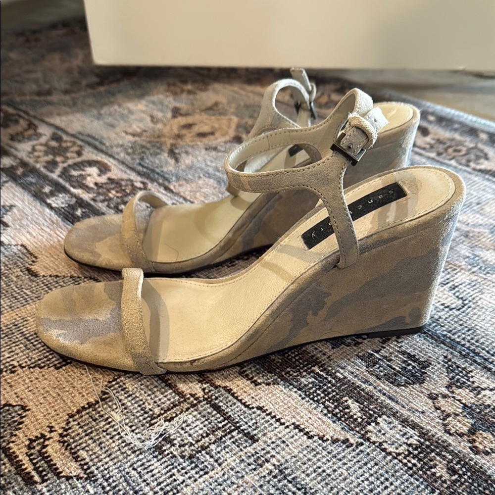 Sanctuary Gray Wedge Sandals Strappy Slingback